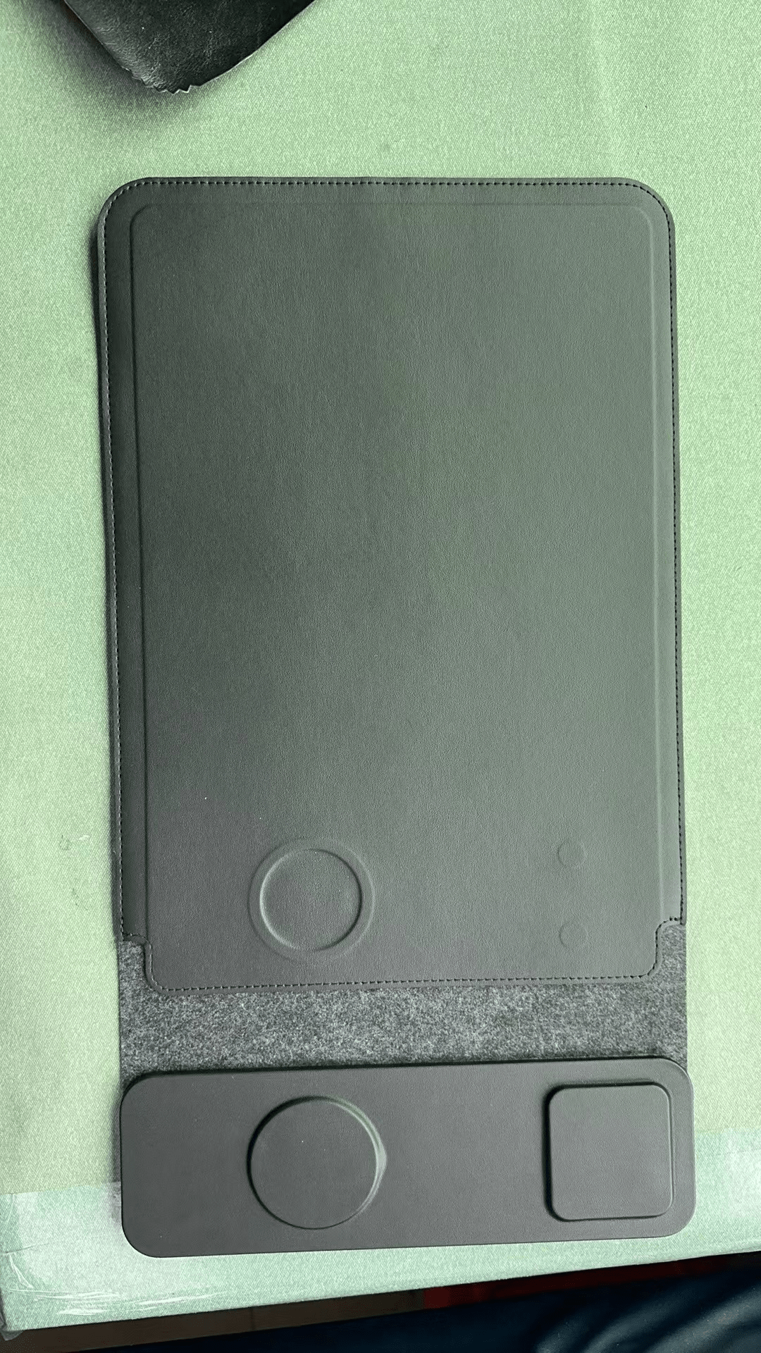 5in1 Wireless Charging Laptop Sleeve - Boltronik